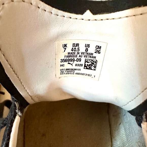 EUC - Puma - Men’s Super Liga - US Size 8 / EUR Size 40 - New Navy/White - Picture 8 of 9